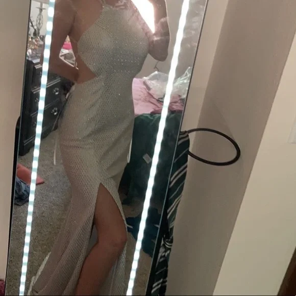 Betsy & Adam Open-back Metallic Mermaid Gown Silver Formal Dress - Picture 8 of 8